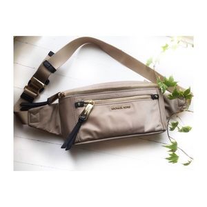 🔶NWT🔶 POLLY MICHAEL MICHAEL KORS WAISTBAG